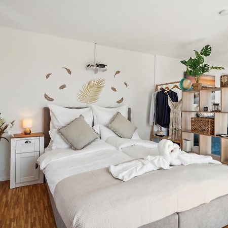 Business I Family Apartment I 1-4 Personen - Aare Blick, Nahe Altstadt I Beamer - 99" Leinwand I Terrassen Lounge Und Parkplatz Brugg  Kültér fotó