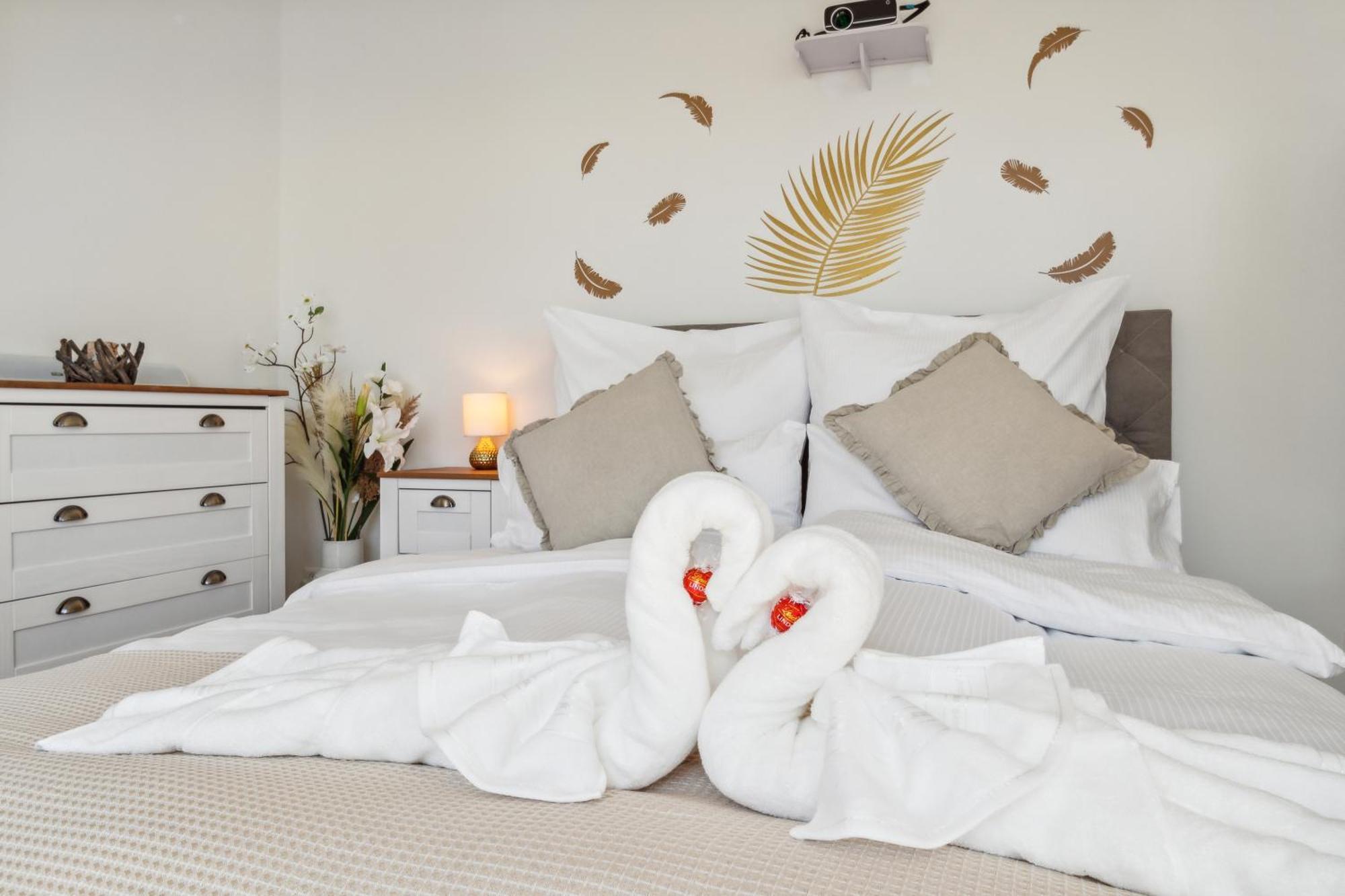 Business I Family Apartment I 1-4 Personen - Aare Blick, Nahe Altstadt I Beamer - 99" Leinwand I Terrassen Lounge Und Parkplatz Brugg  Kültér fotó